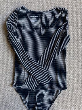 Everlane Black and White Striped V-Neck Long Sleeve Bodysuit
